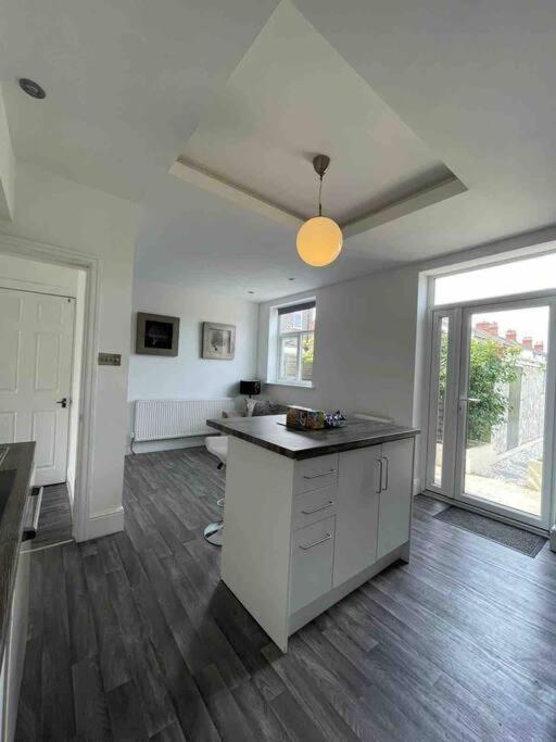 2 Bed Sleeps 6 Beach Retreat St Annes On Sea Villa Lytham St Annes Ngoại thất bức ảnh